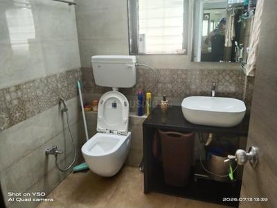 Bathroom Image of 1200 Sq.ft 3 BHK Apartment / Flat for sale in Andheri West Mumbai for Rs. 34000000