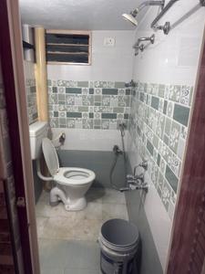 Bathroom Image of 850 Sq.ft 2 BHK Apartment / Flat for rent in Mylapore Chennai for Rs. 26000