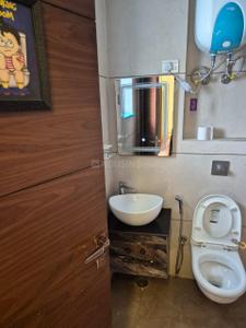 Bathroom Image of 900 Sq.ft 2 BHK Builder Floor for rent in Janakpuri New Delhi for Rs. 40000