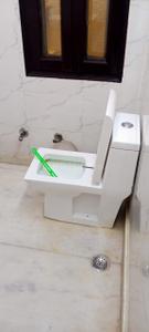 Bathroom Image of 455 Sq.ft 1 BHK Independent House for rent in Paschim Vihar New Delhi for Rs. 16400