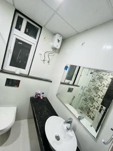 Bathroom Image of 1200 Sq.ft 2 BHK Apartment / Flat for rent in Chandra Panorama, Ahmamau Lucknow for Rs. 45000