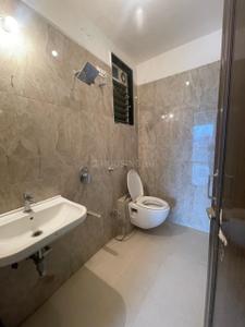 Bathroom Image of 760 Sq.ft 2 BHK Apartment / Flat for sale in Andheri West Mumbai for Rs. 25000000