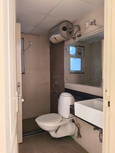 Common Bathroom Image of 1900 Sq.ft 3 BHK Apartment / Flat for sale in Bestech Park View Spa Next, Sector 67 Gurgaon for Rs. 32500000
