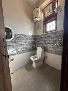 Bathroom Image of 666 Sq.ft 1 BHK Independent House for rent in Sector 7 Gurgaon for Rs. 14000
