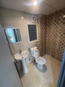 Bathroom Image of 820 Sq.ft 2 BHK Apartment / Flat for sale in Mahagun Mantra II, Noida Extension Greater Noida for Rs. 6500000