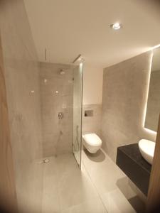 Bathroom Image of 875 Sq.ft 2 BHK Apartment / Flat for sale in Wadala East Mumbai for Rs. 25000000