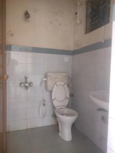 Common Bathroom Image of 580 Sq.ft 2 BHK Apartment / Flat for sale in Shapoorji Pallonji Shukhobrishti Spandan Phase 9 , New Town Kolkata for Rs. 3500000