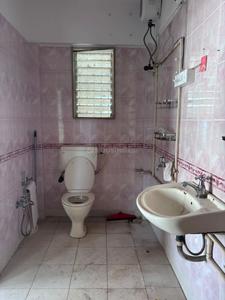 Bathroom Image of 1300 Sq.ft 2 BHK Independent House for rent in Andheri West Mumbai for Rs. 125000