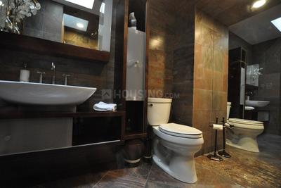 Bathroom Image of 2400 Sq.ft 4 BHK Apartment / Flat for sale in Transcon Flora Heights, Andheri West Mumbai for Rs. 97500000
