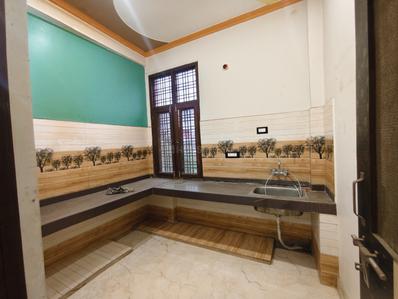 Kitchen Image of 900 Sq.ft 2.5 BHK Builder Floor for rent in Siktaur Gorakhpur for Rs. 14000