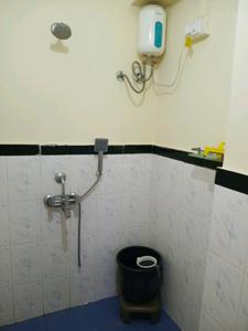 Common Bathroom One Image of 720 Sq.ft 1 BHK Apartment / Flat for sale in Chembur Mumbai for Rs. 11500000