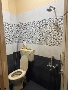 Bathroom Image of 1250 Sq.ft 3 BHK Builder Floor for rent in Kolathur Chennai for Rs. 30000