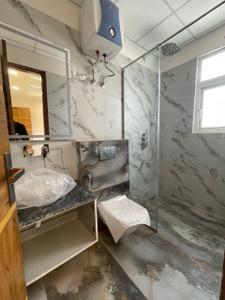 Image of 2025 Sq.ft 2 BHK Apartment / Flat for sale in DLF Phase 2, DLF Phase 2, Gurgaon for Rs. 42500000