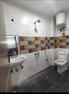 Bathroom Image of 500 Sq.ft 1 BHK Apartment / Flat for rent in Emami City, South Dum Dum Kolkata for Rs. 13000