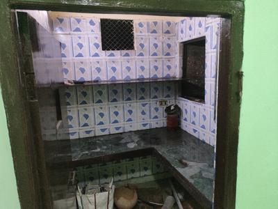 Kitchen Image of 668 Sq.ft 3 BHK Builder Floor for rent in Subzi Mandi New Delhi for Rs. 14500