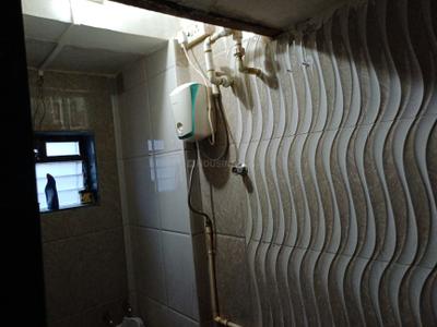 Bathroom Image of 350 Sq.ft 1 RK Apartment / Flat for rent in Powai Mumbai for Rs. 20000