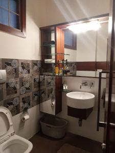 Bathroom Image of 900 Sq.ft 2 BHK Builder Floor for sale in Lajpat Nagar New Delhi for Rs. 20000000
