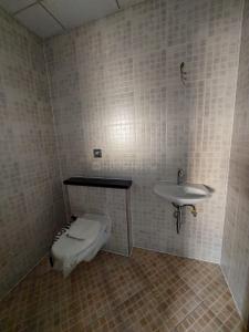 Bathroom Image of 2400 Sq.ft 3 BHK Apartment / Flat for sale in Sobha Marina One, Marine Drive Kochi for Rs. 39600000
