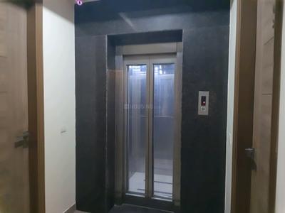 Lift Image of 230 Sq.ft 1 RK Apartment / Flat for rent in DLF Phase 3 Gurgaon for Rs. 18500