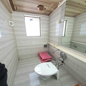 Bathroom Image of 1875 Sq.ft 4 BHK Villa for sale in Koregaon Park Pune for Rs. 49000000