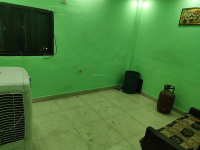 Bedroom Image of 668 Sq.ft 3 BHK Builder Floor for rent in Subzi Mandi New Delhi for Rs. 14000
