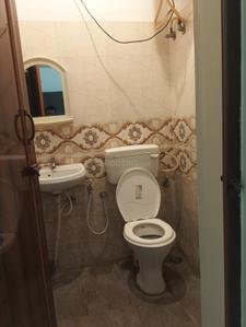 Bathroom Image of 450 Sq.ft 1 BHK Builder Floor for rent in Koramangala Bengaluru for Rs. 24000