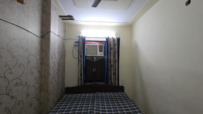 Bedroom Image of 380 Sq.ft 1 BHK Builder Floor for rent in Pitampura New Delhi for Rs. 20000
