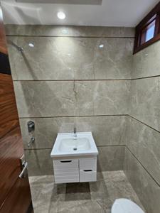 Bathroom Image of 950 Sq.ft 2 BHK Independent House for rent in Subhash Nagar New Delhi for Rs. 34000