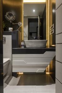 Bathroom Image of 1500 Sq.ft 3 BHK Apartment / Flat for sale in Khar West Mumbai for Rs. 80000000