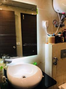 Bathroom Image of 1041 Sq.ft 2 BHK Apartment / Flat for rent in Amrapali Pan Oasis, Sector 70 Noida for Rs. 38900