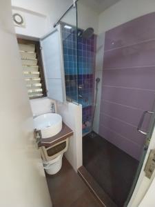 Bathroom Image of 1250 Sq.ft 3 BHK Apartment / Flat for sale in Ghatkopar East Mumbai for Rs. 39000000