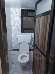 Bathroom Image of 800 Sq.ft 2 BHK Apartment / Flat for rent in Mulund West Mumbai for Rs. 34000