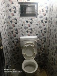 Bathroom Image of 500 Sq.ft 2 BHK Apartment / Flat for rent in Beliaghata Kolkata for Rs. 7000