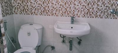 Bathroom Image of 850 Sq.ft 2 BHK Apartment / Flat for rent in JM Florence, Noida Extension Greater Noida for Rs. 22000