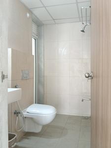 Common Bathroom Image of 1100 Sq.ft 3 BHK Apartment / Flat for rent in Godrej Emerald, Kasarvadavali Thane for Rs. 38000