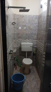 Bathroom Image of 500 Sq.ft 1 RK Apartment / Flat for rent in Jangpura New Delhi for Rs. 15000