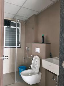 Common Bathroom Image of 825 Sq.ft 2 BHK Apartment / Flat for rent in Runwal The Central Park, Chinchwad Pune for Rs. 35999