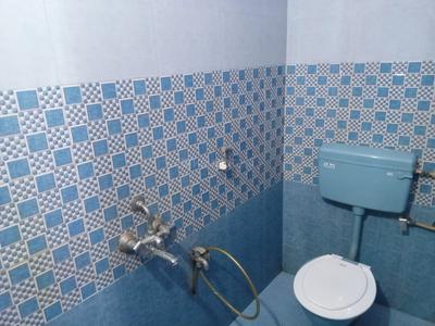 Bathroom Image of 860 Sq.ft 2 BHK Apartment / Flat for rent in Purasawalkam Chennai for Rs. 25000