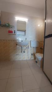 Bathroom Image of 2000 Sq.ft 4 BHK Apartment / Flat for sale in Andheri West Mumbai for Rs. 56000000