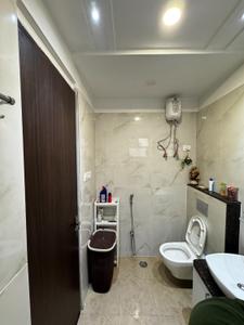 Bathroom Image of 1435 Sq.ft 3 BHK Apartment / Flat for sale in Kidwai Nagar Kanpur for Rs. 10500000