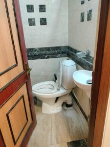 Bathroom Image of 1000 Sq.ft 2 BHK Apartment / Flat for rent in Suleman Chembar Apartment, Colaba Mumbai for Rs. 170000