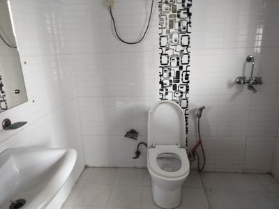 Bathroom Image of 2844 Sq.ft 3 BHK Builder Floor for rent in DLF Phase 3 Gurgaon for Rs. 55000