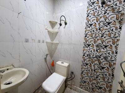 Bathroom Image of 650 Sq.ft 2 BHK Builder Floor for rent in Sector 19 Dwarka New Delhi for Rs. 20000