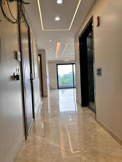 Sector 25, DLF Phase 2 Main Image 1