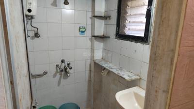 Bathroom Image of 575 Sq.ft 1 BHK Apartment / Flat for rent in Borivali West Mumbai for Rs. 26000