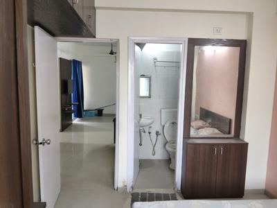 Bedroom Image of 800 Sq.ft 2 BHK Apartment / Flat for rent in Adani Pratham Phase 2, Vaishno Devi Circle Ahmedabad for Rs. 22500