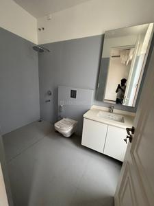 Bathroom Image of 5500 Sq.ft 4 BHK Villa for rent in Shalimar Valencia County, Gomti Nagar Lucknow for Rs. 150000