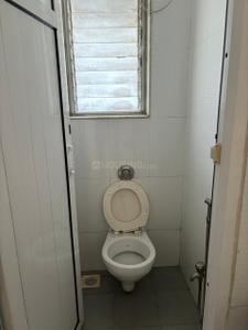 Bathroom Image of 600 Sq.ft 1 BHK Apartment / Flat for rent in Amanora Park Town, Hadapsar Pune for Rs. 28000