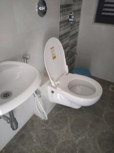 Common Bathroom Image of 900 Sq.ft 2 BHK Apartment / Flat for sale in  Kailash Tower, Powai Mumbai for Rs. 17000000