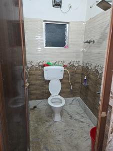 Bathroom Image of 850 Sq.ft 3 BHK Builder Floor for rent in Baghajatin Enclave, Santoshpur Kolkata for Rs. 20000